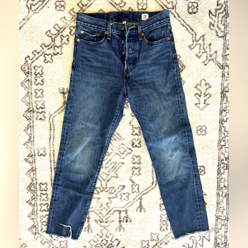 Aritzia Women’s Levi’s cigarette jeans size 27